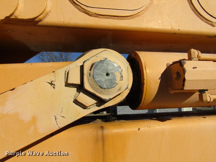 image for item DD4435 1995 International 4900 bucket truck