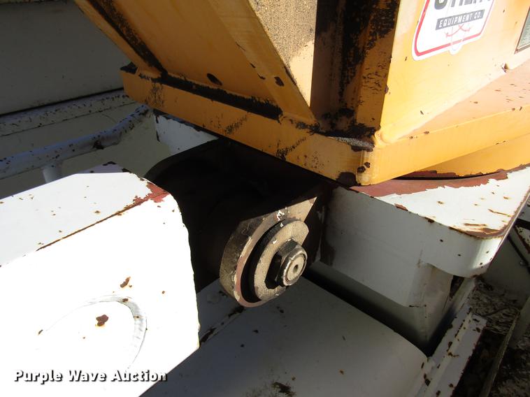 image for item DD4435 1995 International 4900 bucket truck