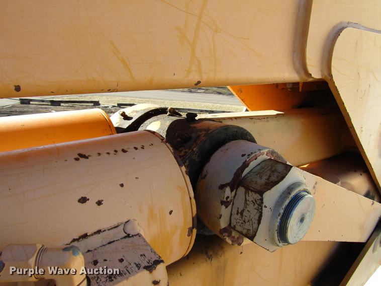 image for item DD4435 1995 International 4900 bucket truck