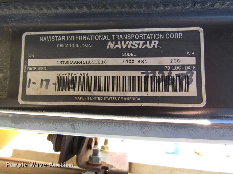 image for item DD4435 1995 International 4900 bucket truck