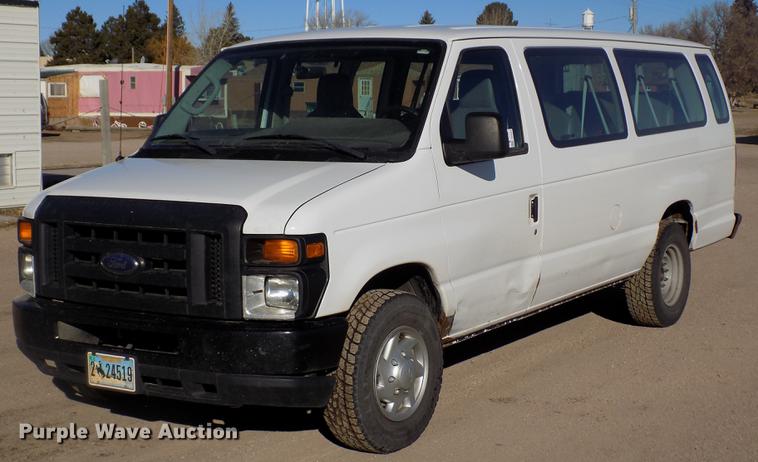 image for item DE0421 2013 Ford E350 Super Duty XL van