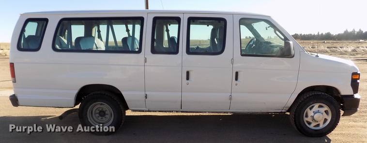 image for item DE0421 2013 Ford E350 Super Duty XL van