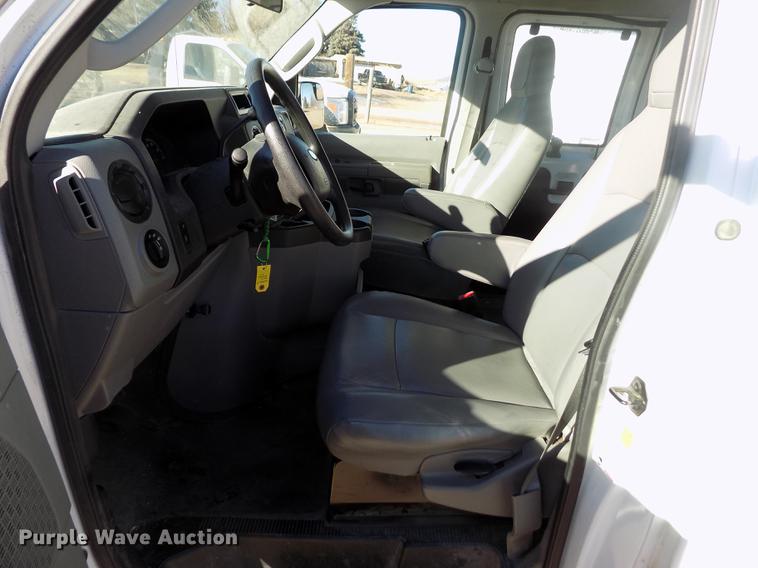 image for item DE0421 2013 Ford E350 Super Duty XL van