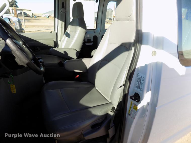 image for item DE0421 2013 Ford E350 Super Duty XL van