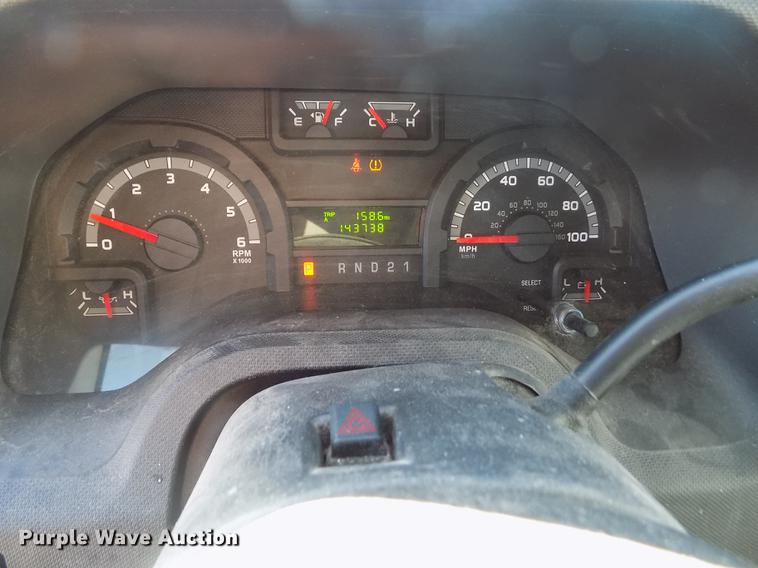 image for item DE0421 2013 Ford E350 Super Duty XL van