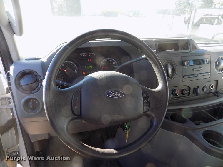 image for item DE0421 2013 Ford E350 Super Duty XL van