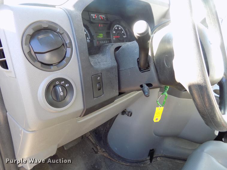 image for item DE0421 2013 Ford E350 Super Duty XL van