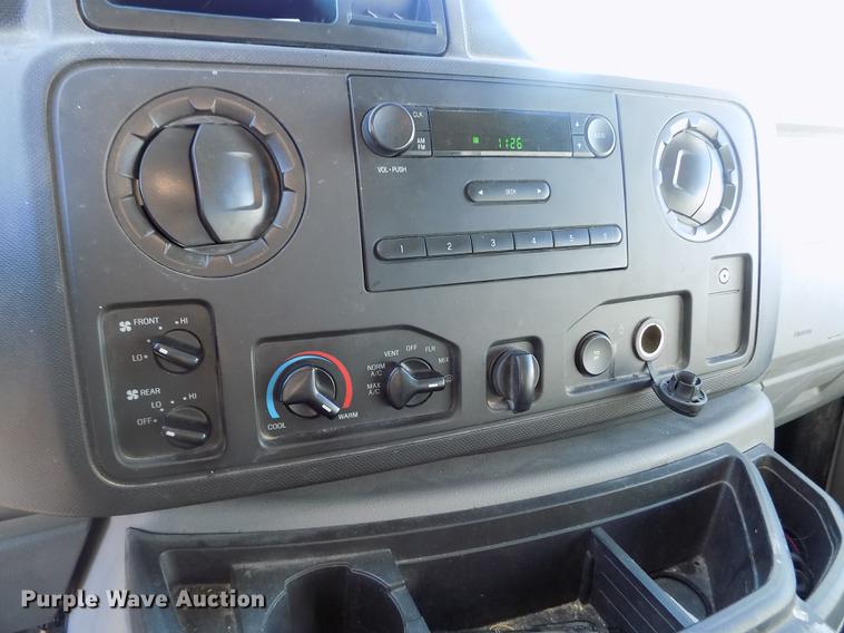 image for item DE0421 2013 Ford E350 Super Duty XL van