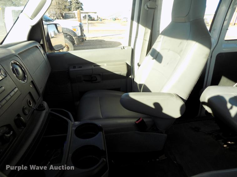 image for item DE0421 2013 Ford E350 Super Duty XL van