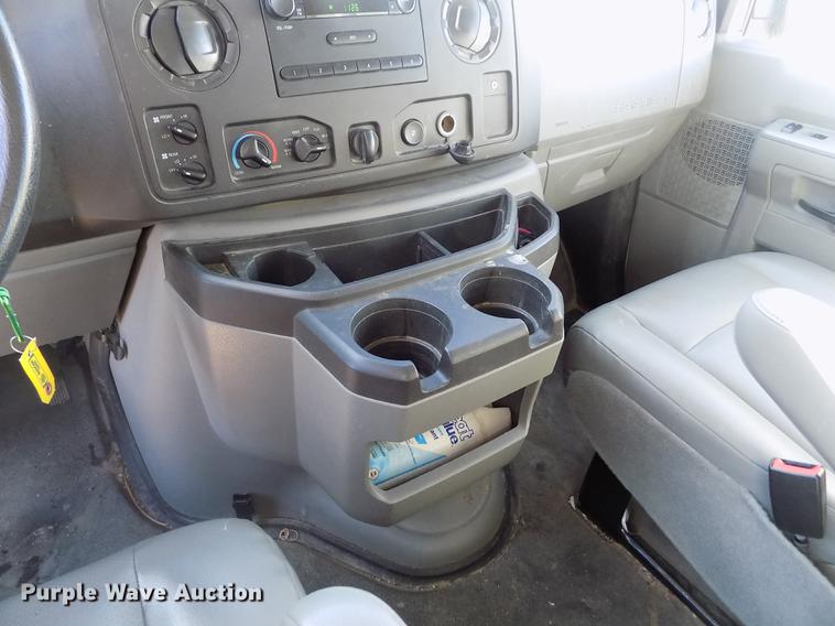 image for item DE0421 2013 Ford E350 Super Duty XL van