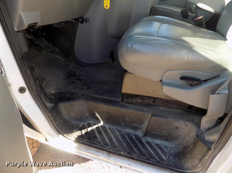 image for item DE0421 2013 Ford E350 Super Duty XL van