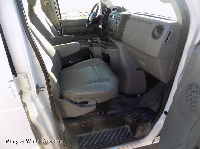 image for item DE0421 2013 Ford E350 Super Duty XL van