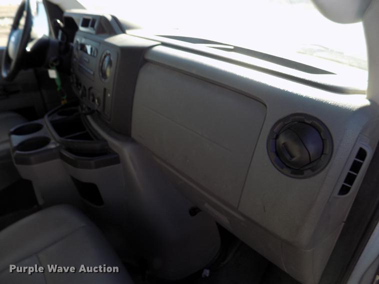 image for item DE0421 2013 Ford E350 Super Duty XL van