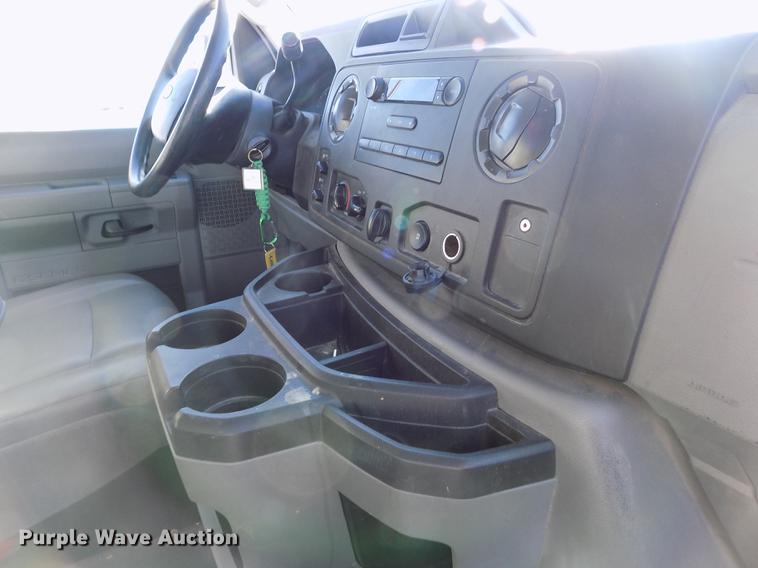 image for item DE0421 2013 Ford E350 Super Duty XL van