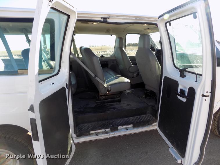 image for item DE0421 2013 Ford E350 Super Duty XL van