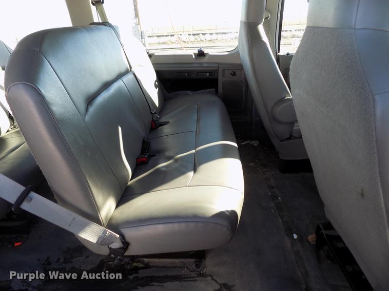 image for item DE0421 2013 Ford E350 Super Duty XL van