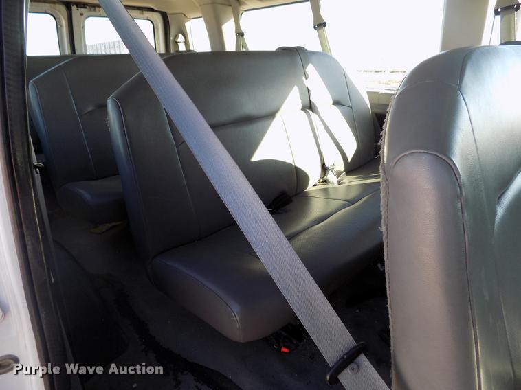 image for item DE0421 2013 Ford E350 Super Duty XL van