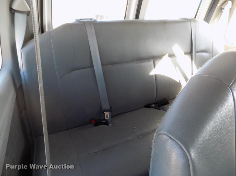 image for item DE0421 2013 Ford E350 Super Duty XL van