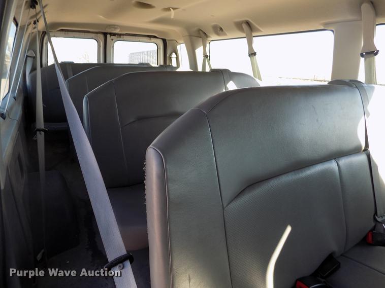 image for item DE0421 2013 Ford E350 Super Duty XL van