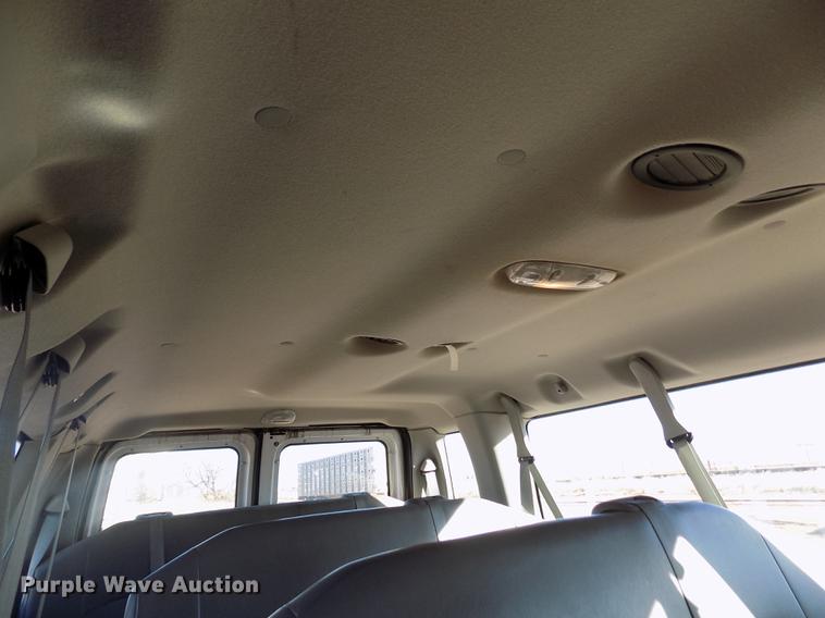 image for item DE0421 2013 Ford E350 Super Duty XL van