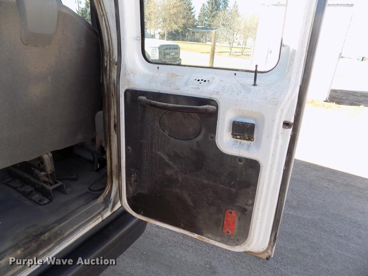 image for item DE0421 2013 Ford E350 Super Duty XL van
