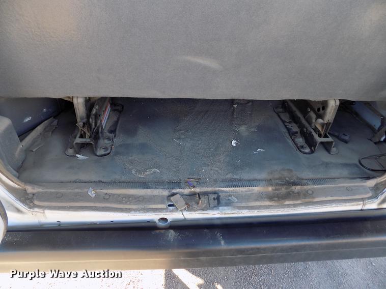 image for item DE0421 2013 Ford E350 Super Duty XL van