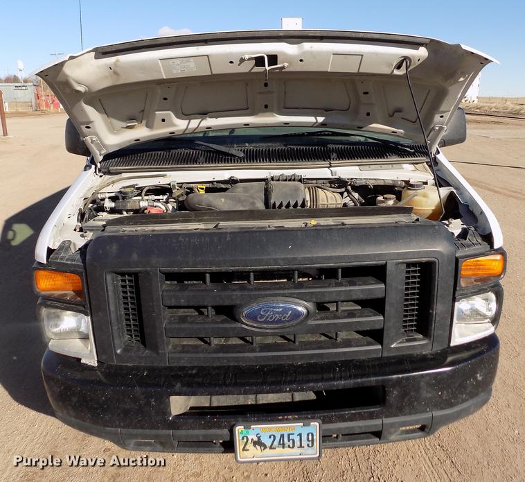 image for item DE0421 2013 Ford E350 Super Duty XL van