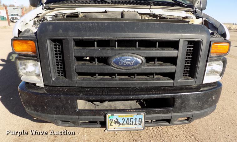image for item DE0421 2013 Ford E350 Super Duty XL van