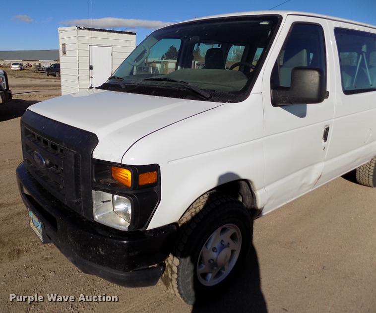 image for item DE0421 2013 Ford E350 Super Duty XL van