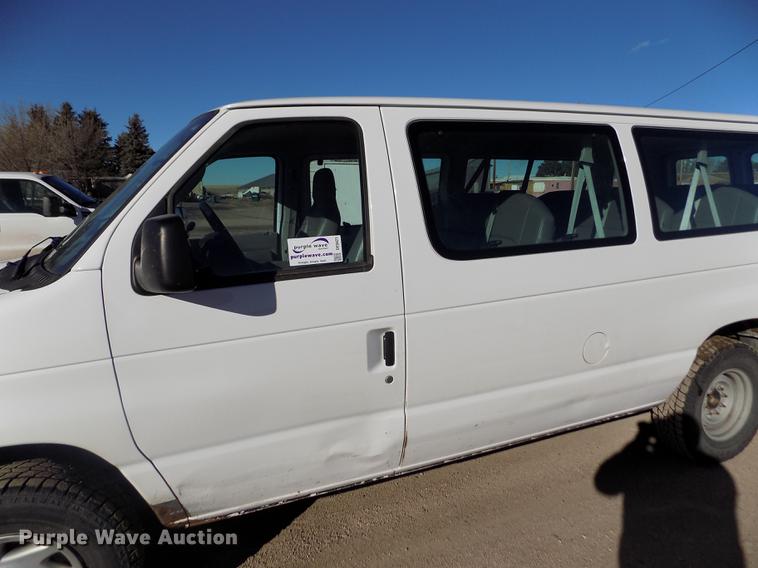 image for item DE0421 2013 Ford E350 Super Duty XL van