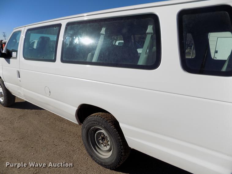 image for item DE0421 2013 Ford E350 Super Duty XL van