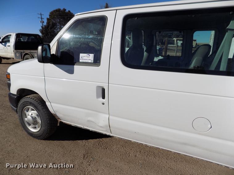 image for item DE0421 2013 Ford E350 Super Duty XL van