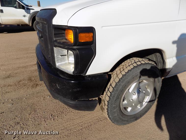 image for item DE0421 2013 Ford E350 Super Duty XL van