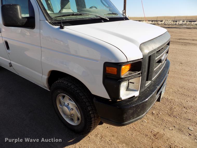 image for item DE0421 2013 Ford E350 Super Duty XL van