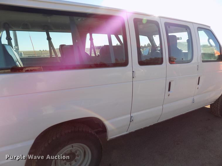 image for item DE0421 2013 Ford E350 Super Duty XL van