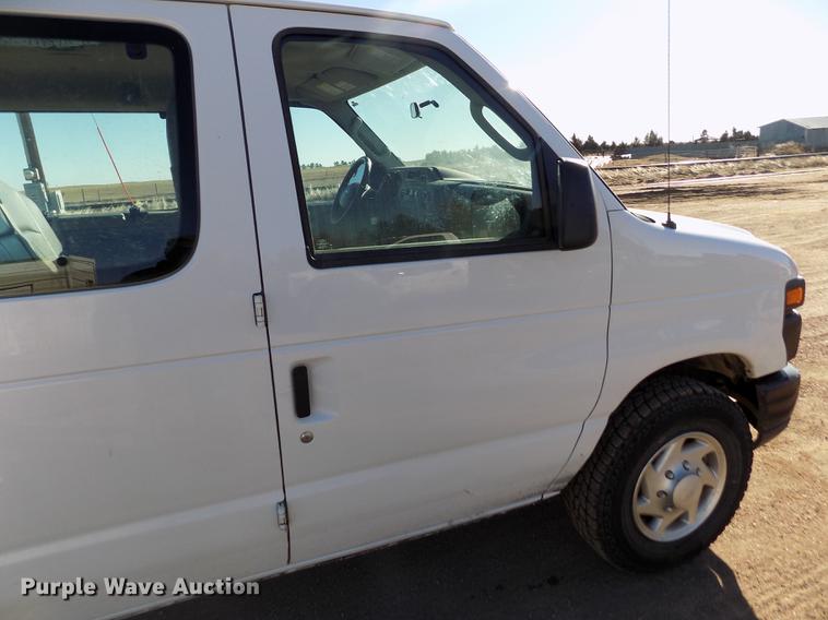 image for item DE0421 2013 Ford E350 Super Duty XL van