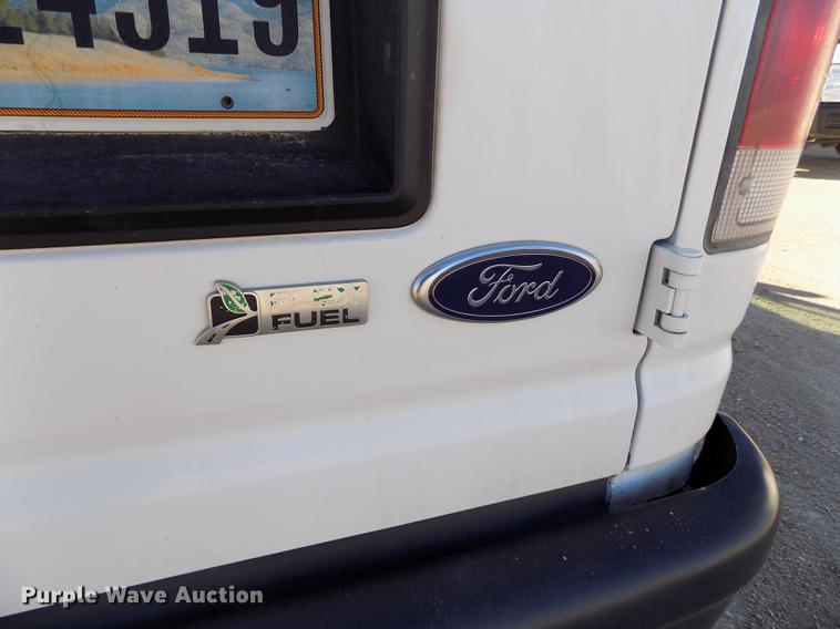 image for item DE0421 2013 Ford E350 Super Duty XL van