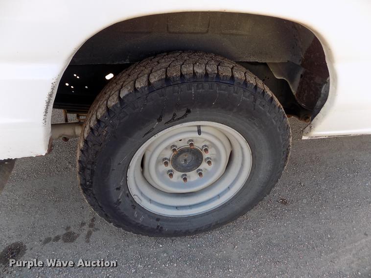 image for item DE0421 2013 Ford E350 Super Duty XL van