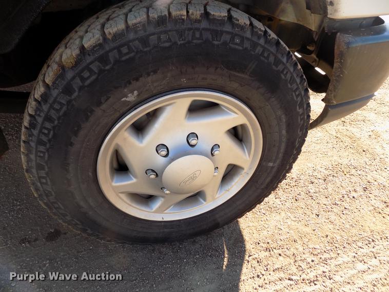 image for item DE0421 2013 Ford E350 Super Duty XL van