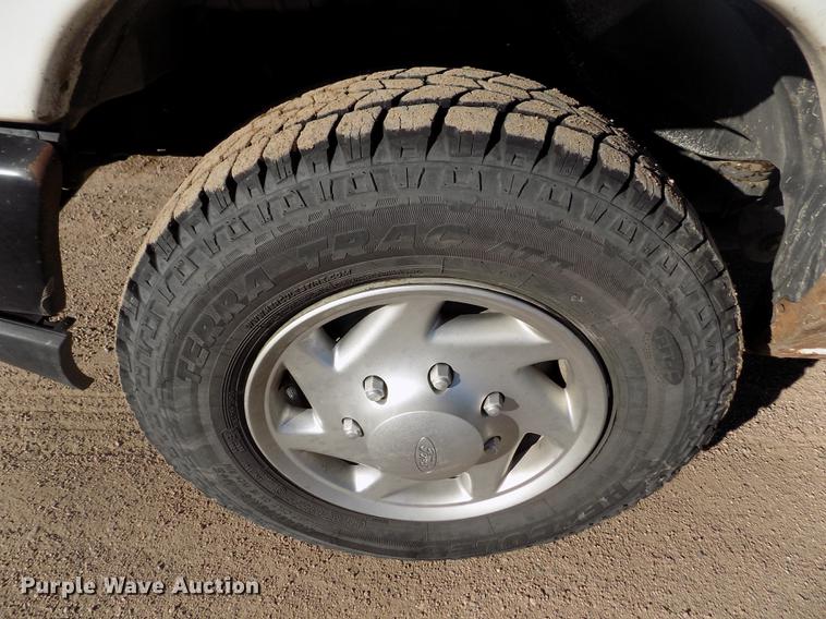 image for item DE0421 2013 Ford E350 Super Duty XL van