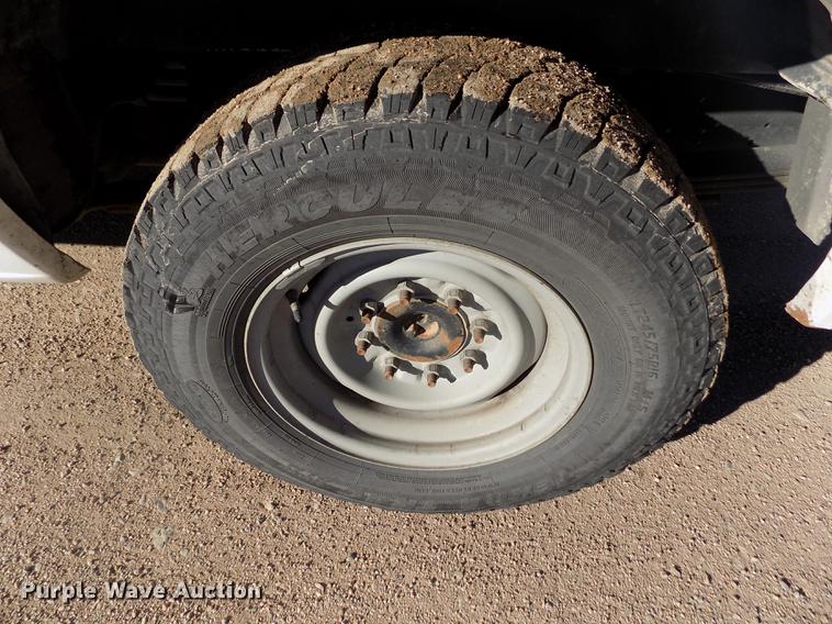 image for item DE0421 2013 Ford E350 Super Duty XL van