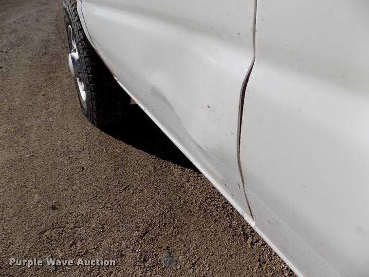 image for item DE0421 2013 Ford E350 Super Duty XL van