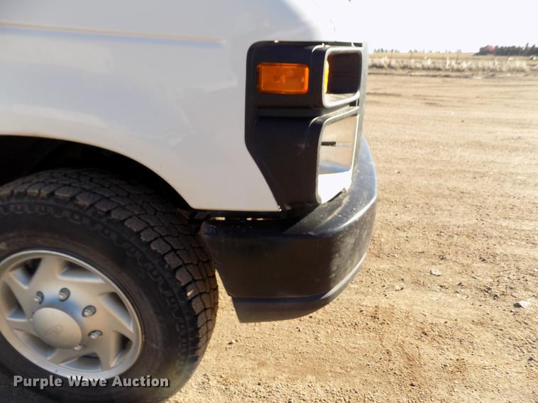 image for item DE0421 2013 Ford E350 Super Duty XL van