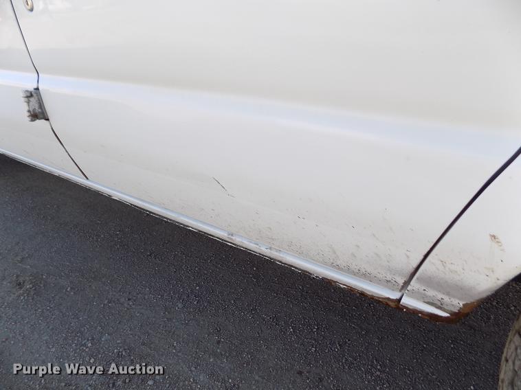 image for item DE0421 2013 Ford E350 Super Duty XL van