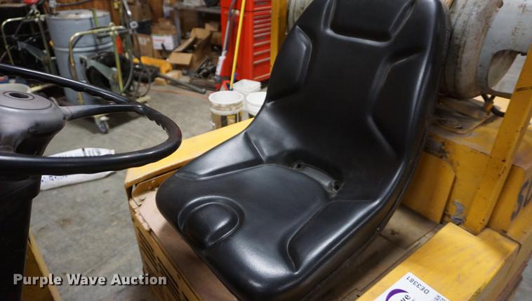 image for item DE3381 Allis Chalmers F50-24-PS forklift