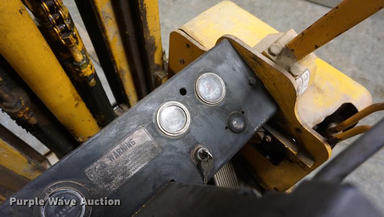 image for item DE3381 Allis Chalmers F50-24-PS forklift