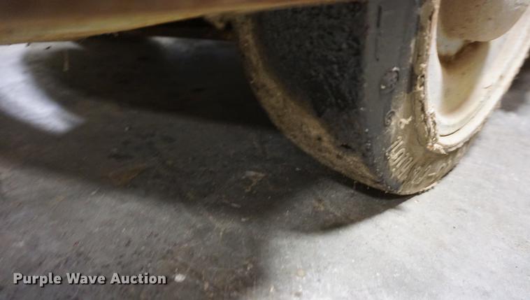 image for item DE3381 Allis Chalmers F50-24-PS forklift