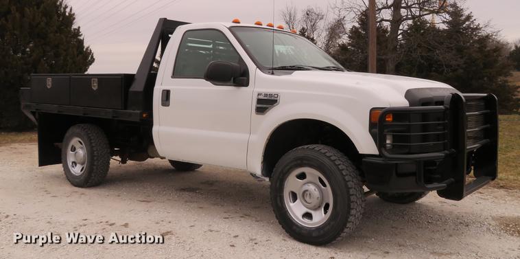 image for item DG3810 2008 Ford F350 Super Duty XL flatbed pickup truck