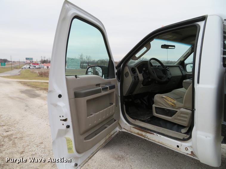 image for item DG3810 2008 Ford F350 Super Duty XL flatbed pickup truck