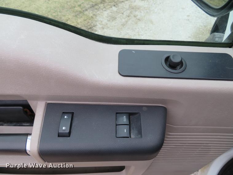 image for item DG3810 2008 Ford F350 Super Duty XL flatbed pickup truck